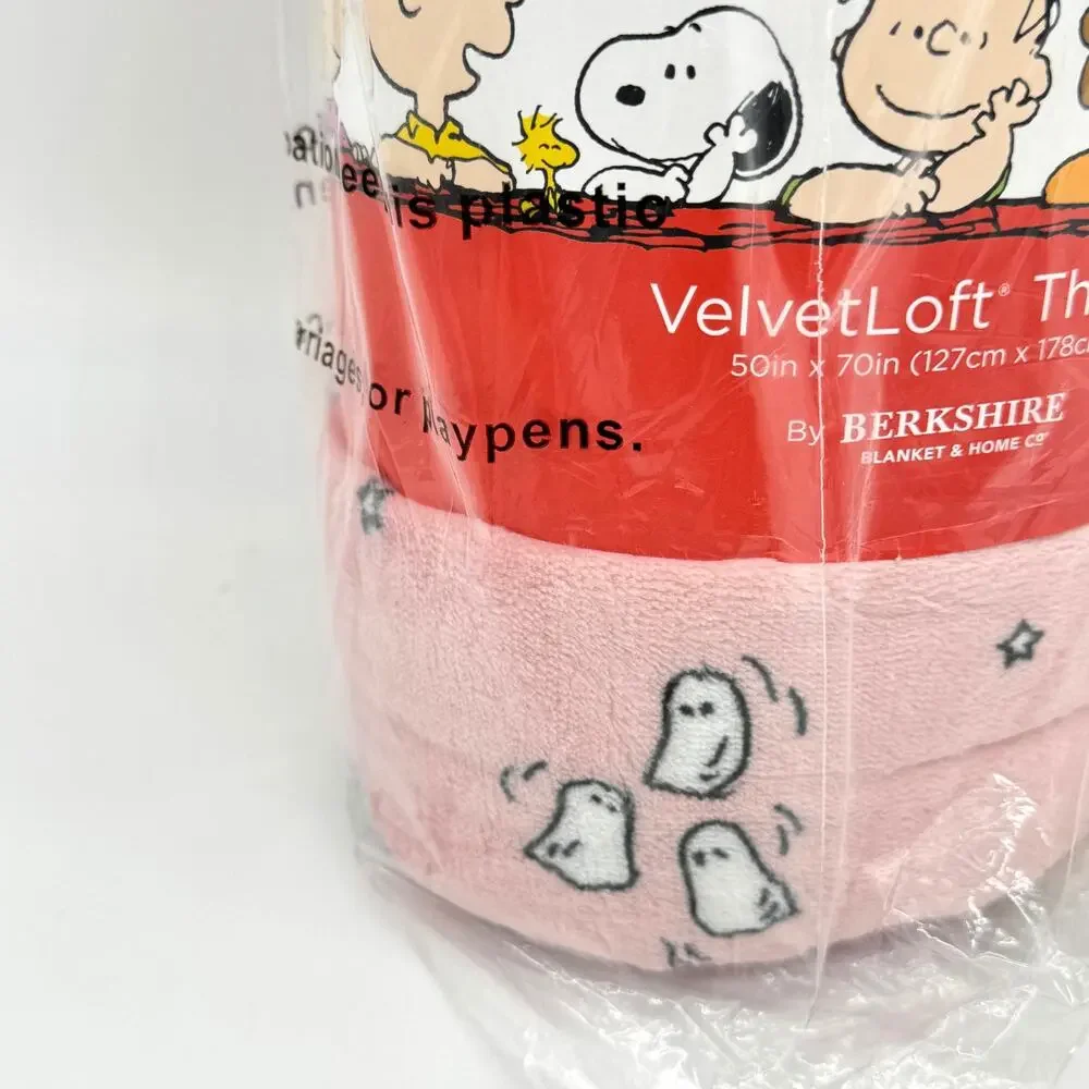 Peanuts Snoopy Pink Dog House Pumpkin Ghosts Halloween Plush Throw Blanket New